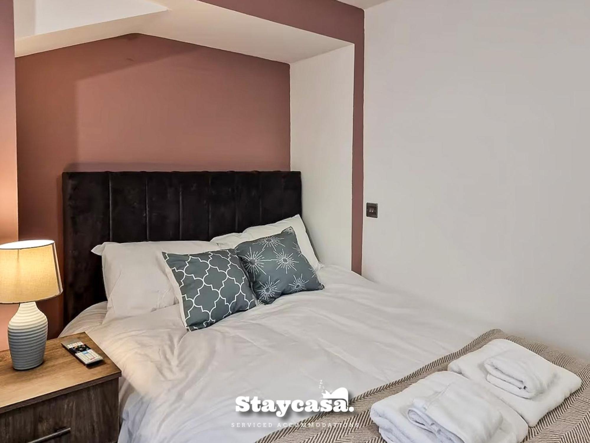 Delightful Spacious Haven With Large Driveway Manchester Buitenkant foto