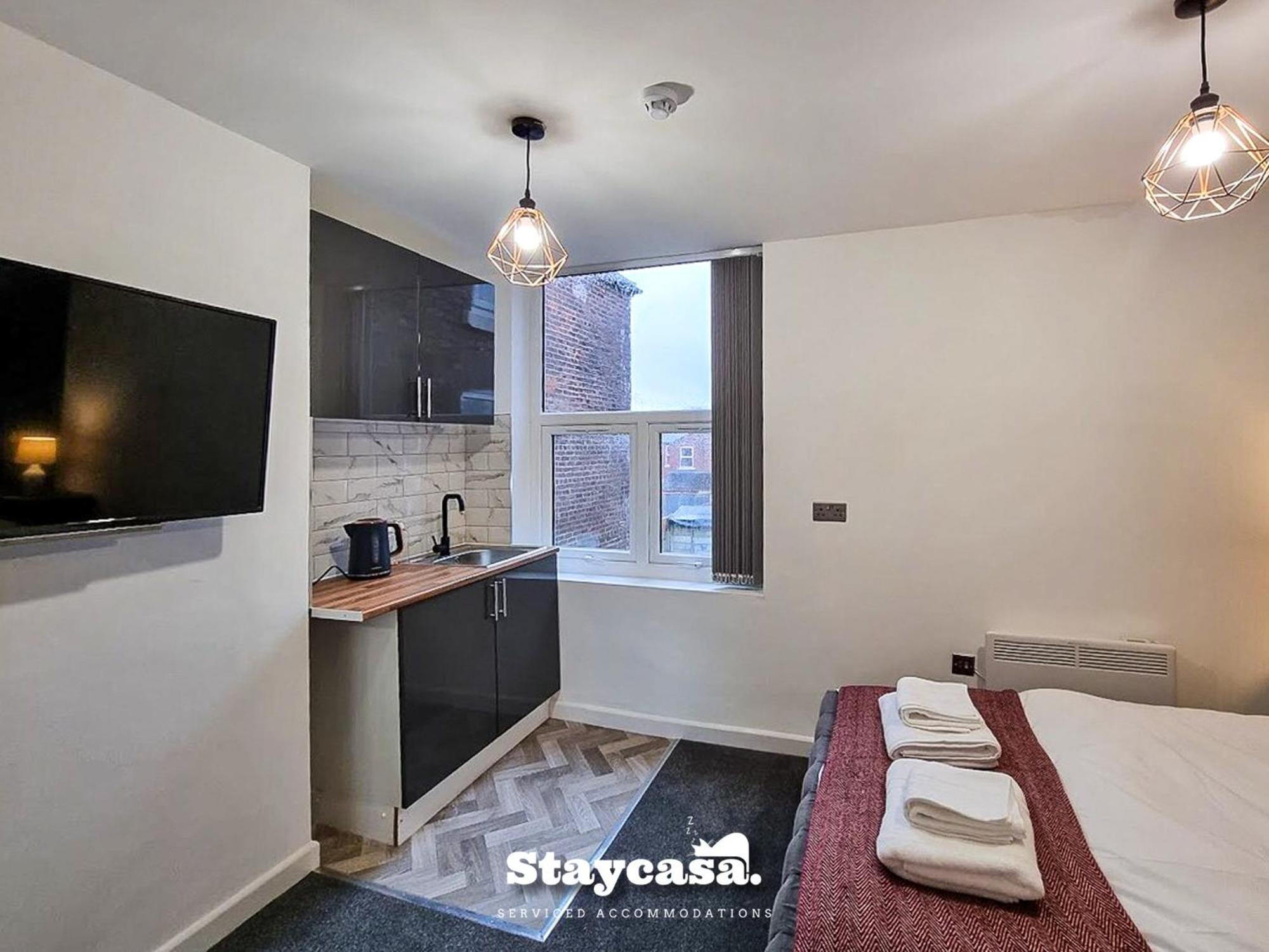 Delightful Spacious Haven With Large Driveway Manchester Buitenkant foto