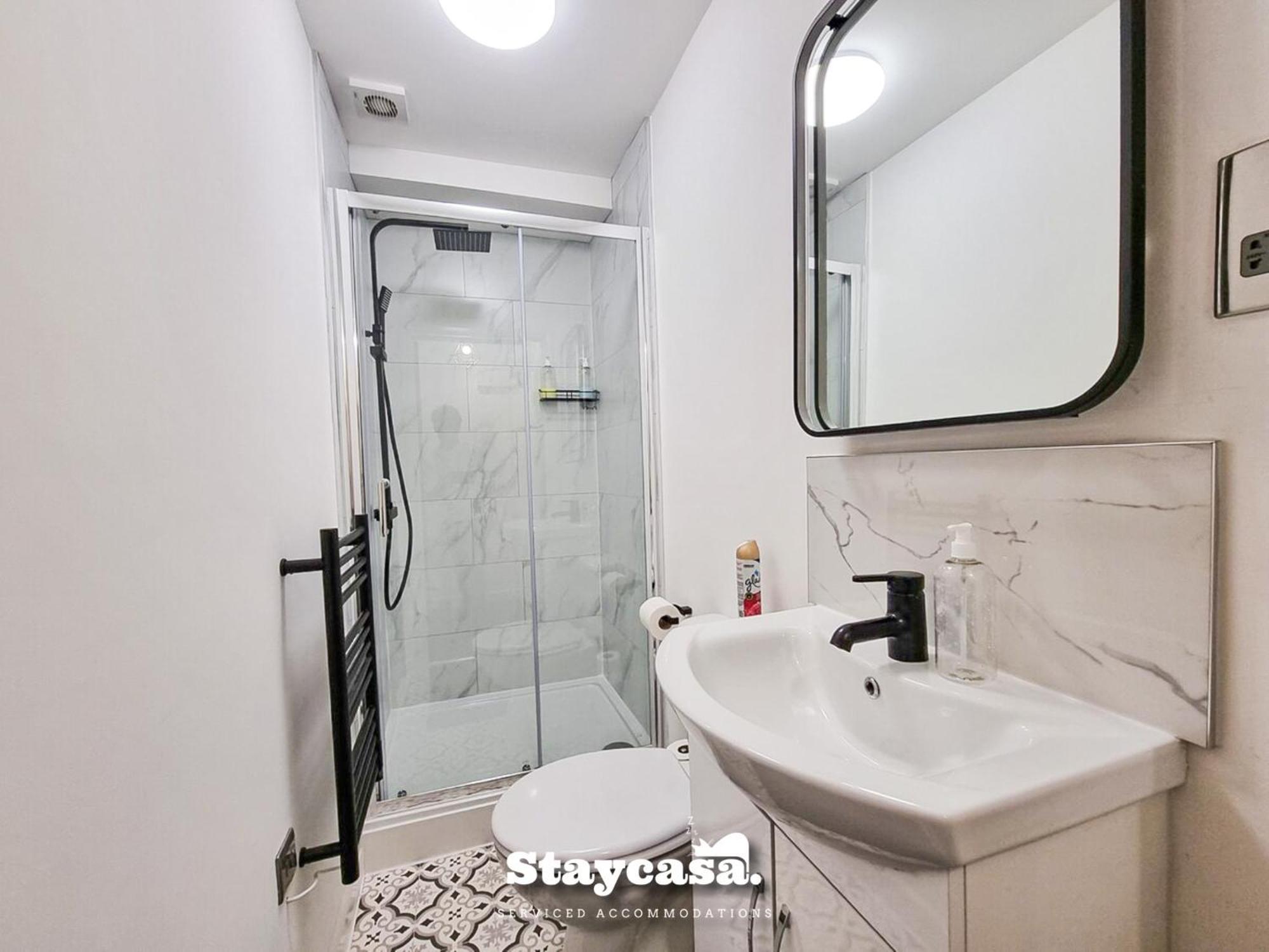 Delightful Spacious Haven With Large Driveway Manchester Buitenkant foto