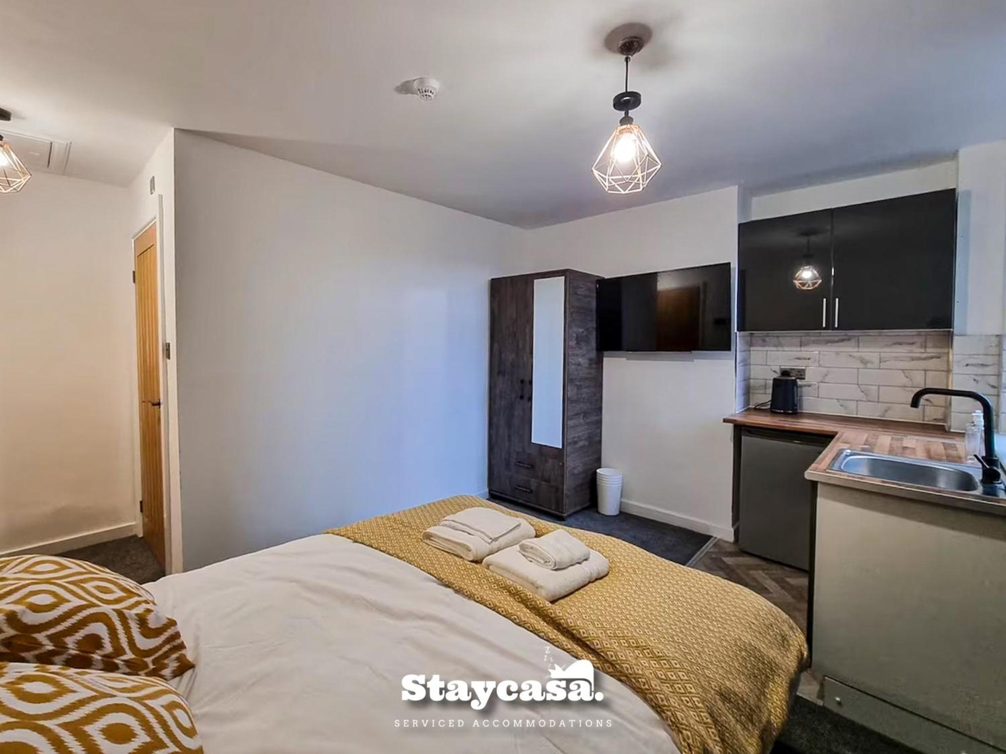 Delightful Spacious Haven With Large Driveway Manchester Buitenkant foto